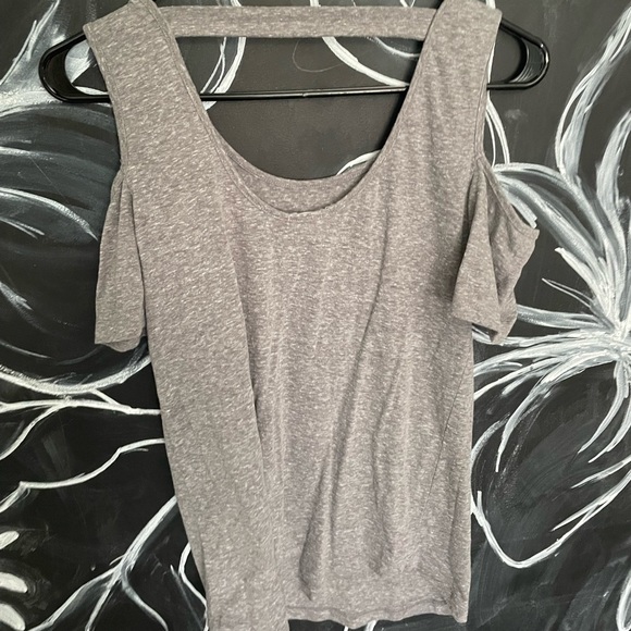 Bluelemon Off the Shoulder T-Shirt - Picture 3 of 3